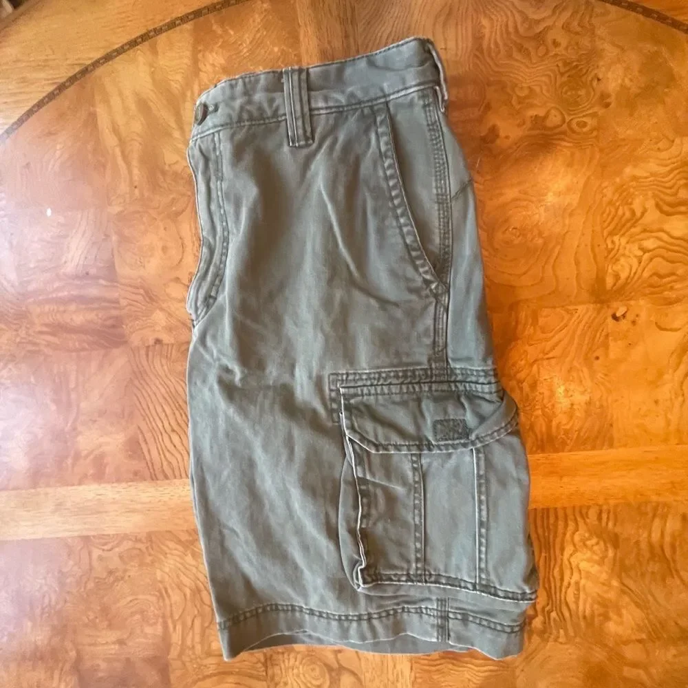 IZOD GREEN Cargo Short!